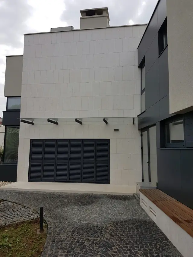 Fasada Iva Budija, Zadar